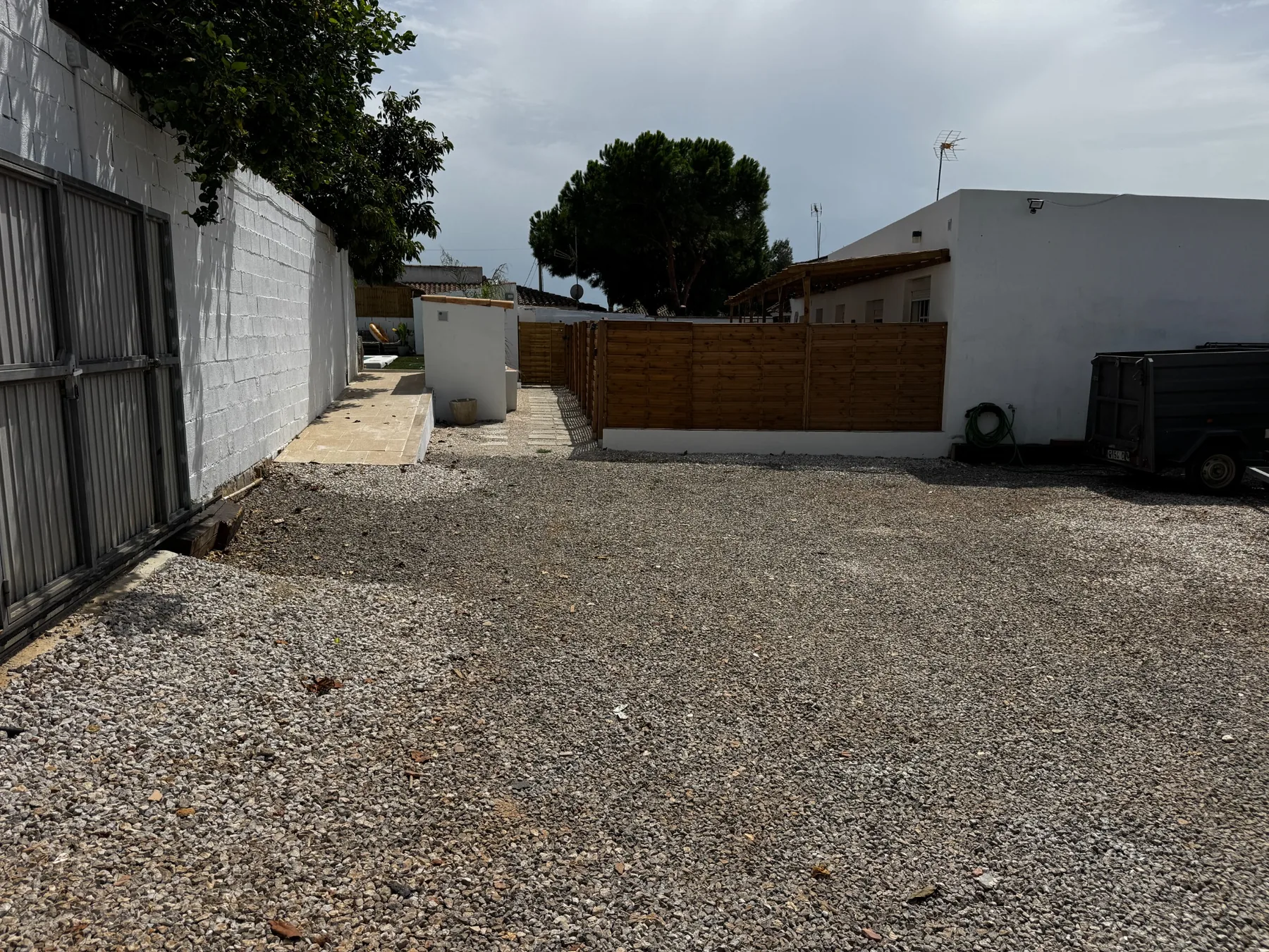 Zona interior de aparcamiento.